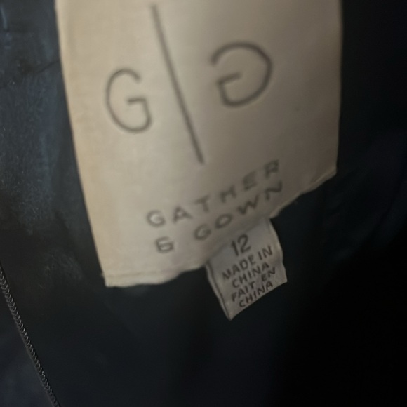 Lace gown - Picture 9 of 9